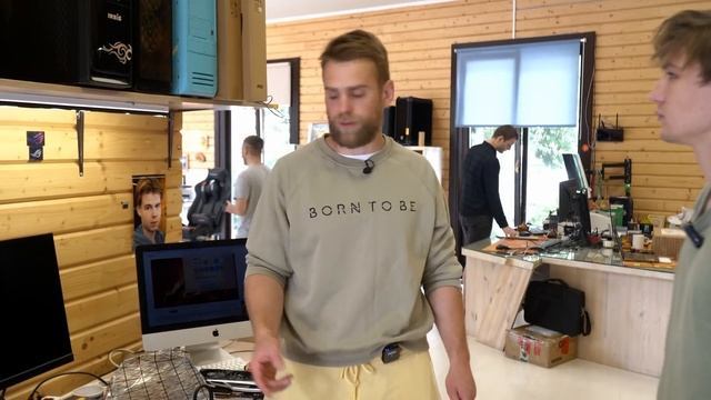 Парень КУПИЛ запчасти на 200.000 в ДНС и НЕ СМОГ ЗАПУСТИТЬ RYZEN! ?? смотреть онлайн