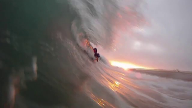 Кларк Литл - Поймать волну и не погибнуть смотреть онлайн