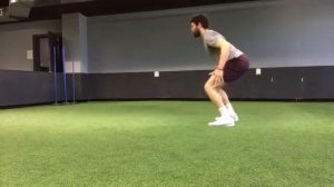 ВЫПРЫГИВАНИЯ ВВЕРХ И В СТОРОНУ, С РАЗВОРОТОМ НА 180 ГРАДУСОВ