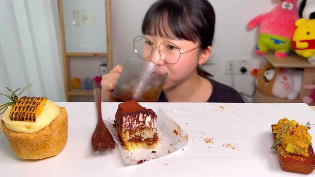 어퍼앤언더 파운드🍞 옥수수파이🌽 휘낭시에 디저트 먹방 Dessert Mukbang