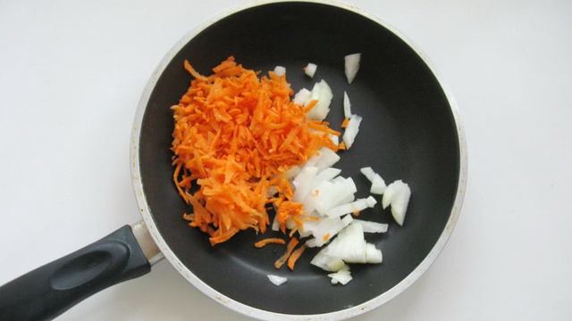 Куриные зразы с морковью и сыром