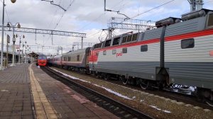 Электровоз ЧС7 - 099 с пассажирским поездом Архангельск - Москва