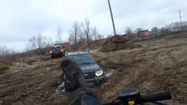 УАЗ Патриот, Land Cruiser 200 и квадроцикл. смотреть онлайн