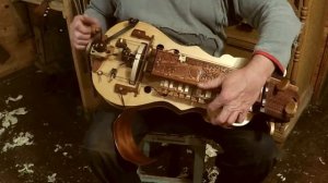 Четырёхструнная хроматическая колёсная лира.