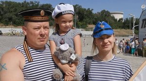 И тогда нам экипаж - семья: в Волгограде отметили День военно-морского флота России