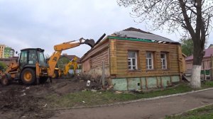 Слом дома экскаватором Я весь в работе на Камазе