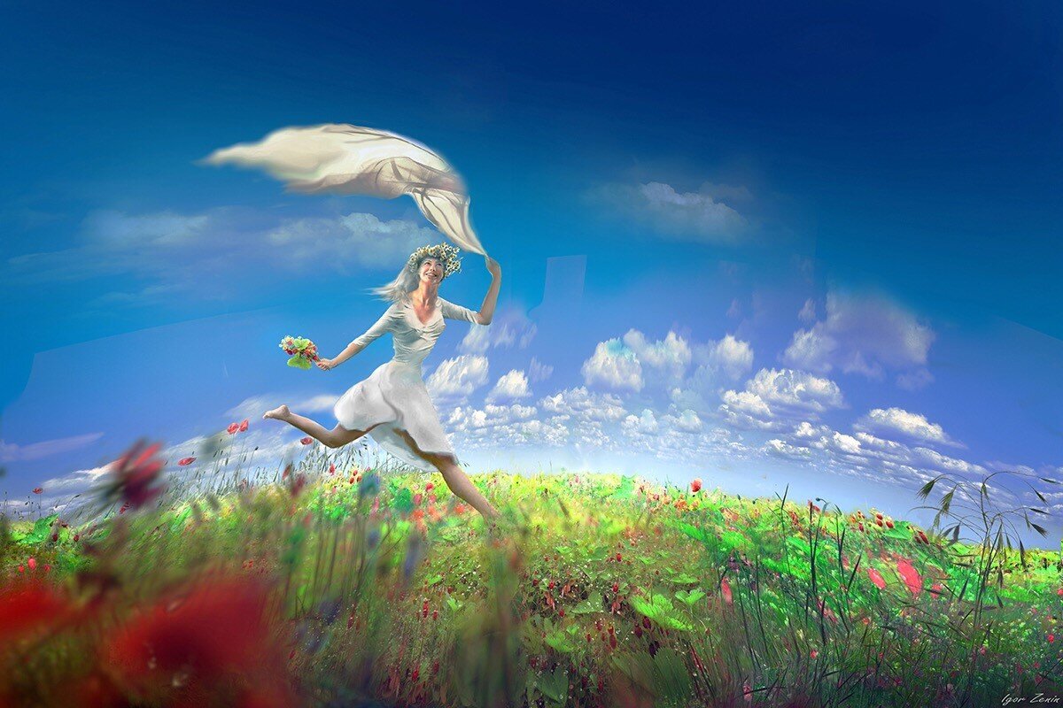 Бежит по краю света великий. Девушка бежит по полю. Радостный мир. Поле радости.
