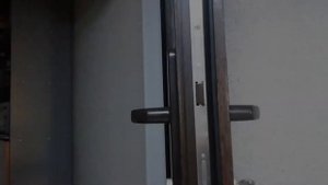 Простая входная ПВХ дверь