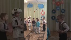 "Котята-поварята" - танец мальчиков из младшей группы.