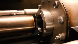 Колин Ферз на русском | Полуавтоматическая картофельная пушка для винтового танка | colinfurze