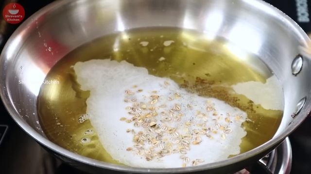 మామిడికాయ తురుము పచ్చడి ఇలాచేయండి చాలా రుచిగా ఎక్కువ రోజులు నిల్వఉంటుంది? Grated Mango Pickle Telug смотреть онлайн