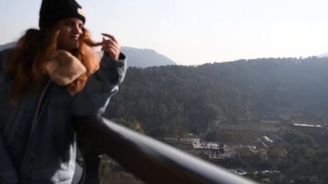 The west lake in hangzhou is seen from the top of leifeng pagoda смотреть онлайн
