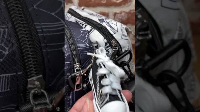 Сумка  молодежная "кеды" с брелком .mov смотреть онлайн