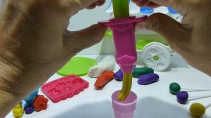 Лепим из набора пластилина Play Doh сладости. Конфеты на палочке, а так же мороженое в стаканчике.