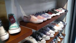 Магазин Converse в Нячанге.