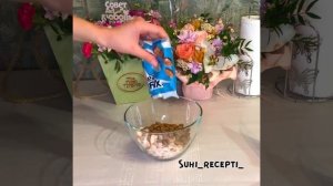 Салат с копчённой куриной грудкой, корейской морковью, сухарями и фасолью