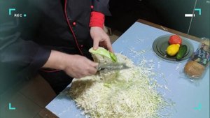 Как быстро порезать капусту на салат или на засолку !