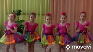 Песня "Зима старушка прячется" автор музыки и слов О. Осипов.