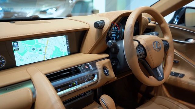  4K  Lexus LC500 Convertible : White 2