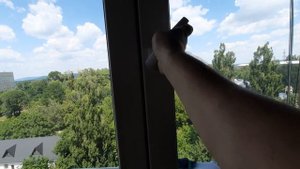 Как открыть окно на проветривание.