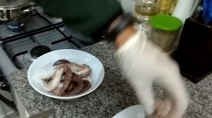 Сашими из осьминога. Как сварить осьминога.