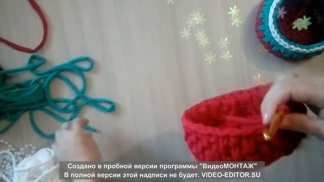новогодняя корзинка из трикотажной пряжи