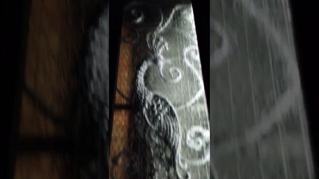 Прирученная ЖарПтица работает  дверцей у Жар Горыныча
