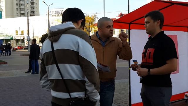 Агитация за 5.10 г. Хмельницкий. Молодой человек считает что деньги не главное... смотреть онлайн