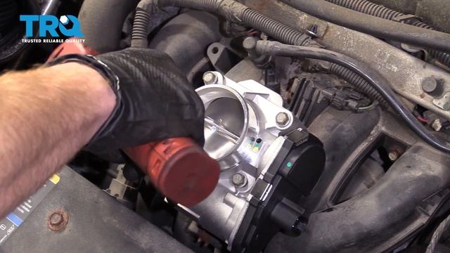 How to Replace Throttle Body 2008-12 Chevy Malibu смотреть онлайн