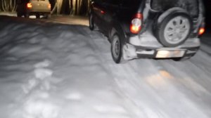 Mercedes bens ML 350 и Нива Шевролет, (бездорожье)