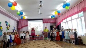 "Маму я люблю". Поют дети. Утренник в детском саду.