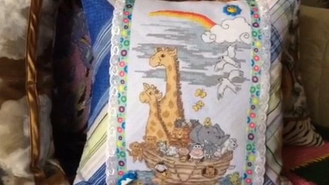 Вышитые подушки и открытки