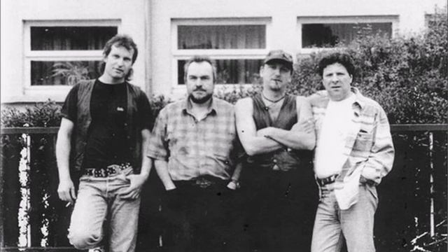 Travellin' In Style Cover - Free by White Line (band) смотреть онлайн