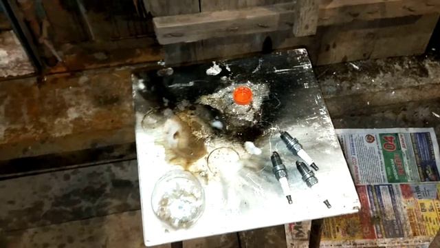 Чистим свечи зажигания бытовой химией!!! смотреть онлайн