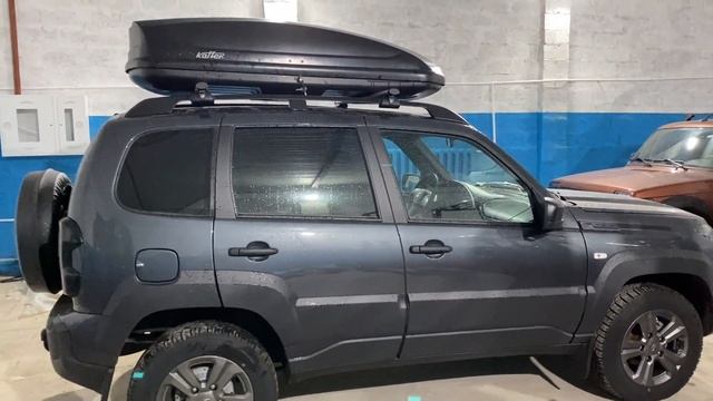 Niva Travel. Автобокс на ниву! Установка поперечин на релинги и автобагажника на крышу