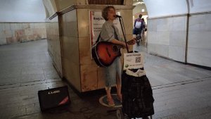 Оксана Почепа Акула - Такая любовь - песню под гитару исполнила в метро Москвы Катя Рикеда #metro