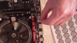 У тебя стоит правильно x99 батарейка CR2032