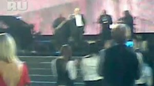 Владимир Путин спел и сыграл на рояле