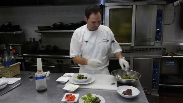 Roast Beef Salad With Goat Cheese & Balsamic Vinaigrette : Delectable Dishes смотреть онлайн