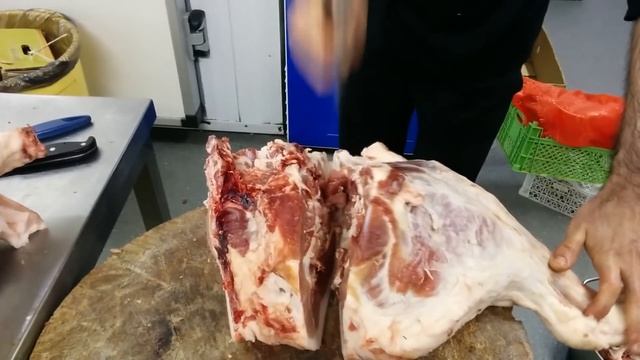 Разделка свиной туши на шашлык!!! смотреть онлайн