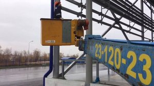 Автовышка Aichi SH140. Работа автовышки. С днём автомобилиста!