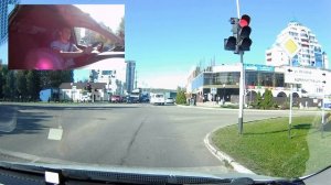 Поворот направо на регулируемом перекрёстке (со стороны ГИБДД).
