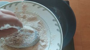 Как вкусно поджарить рыбу с румяной и хрустящей корочкой