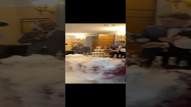 Пирамида шампанского на свадьбе
