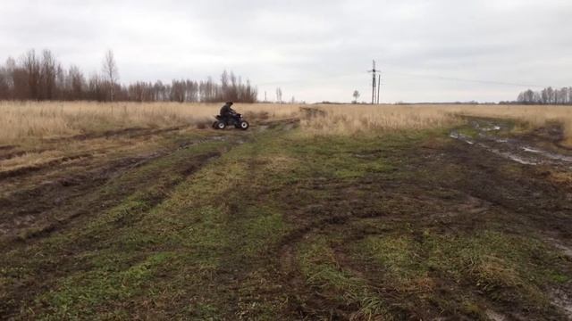 YAMAHA YFZ 450 в грязи смотреть онлайн