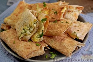 Пикник - не пикник, когда он без лаваша с сыром.)
ЛАВАШ С СЫРОМ, ЯЙЦАМИ И ЗЕЛЕНЬЮ