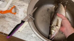 Как быстро почистить судака.