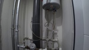 Сан-тех шкаф в стандартном санузле (просто и надёжно).