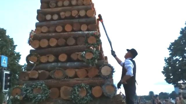 Празднование Лиго в центре Риги, на Набережной 11 ноября (23.06.2019). смотреть онлайн