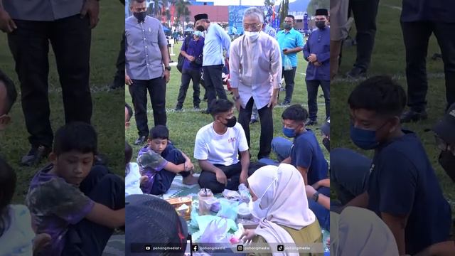 KDYMM YANG DI-PERTUAN AGONG, RAJA PERMAISURI AGONG BERKENAN BUKA PUASA DI PADANG MBK 1